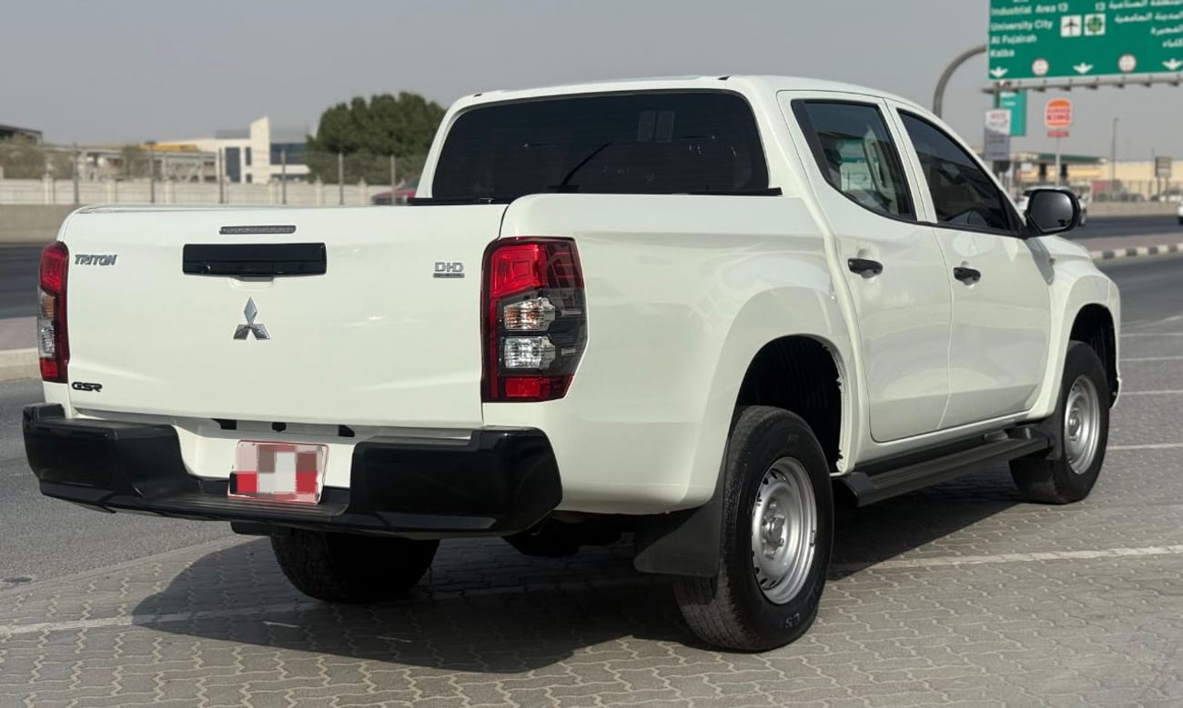 ميتسوبيشي تريتون DIESEL 2,4 LITER ,RIGHT HAND DRIVE ,2023 MODEL ,WHITE COLOR ,AUTOMATIC GEAR