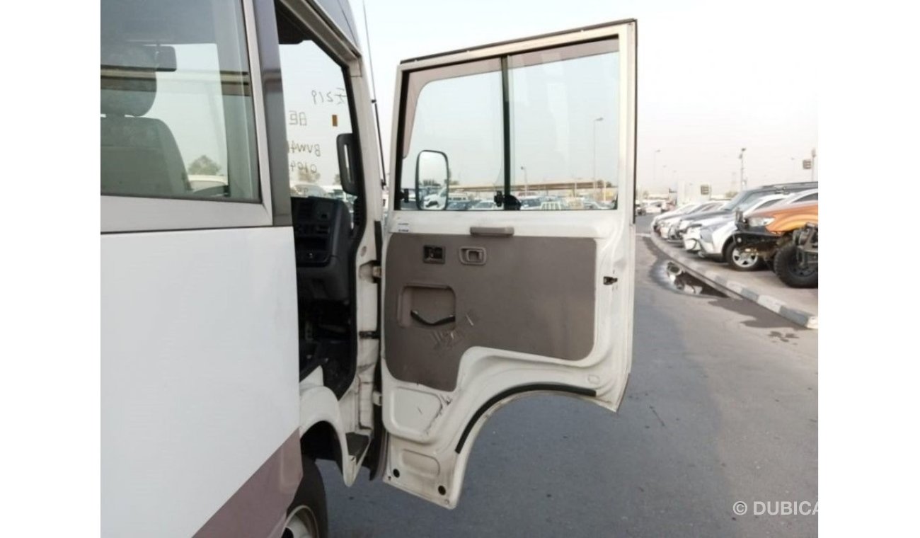 نيسان سيفيليان NISSAIN CIVILLIAN BUS RIGHT HAND DRIVE (PM1085)