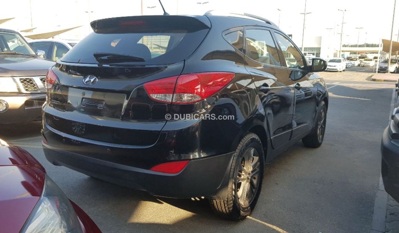 Hyundai Tucson 2015 model standard options low mileage  Full automatic  Gcc specs
