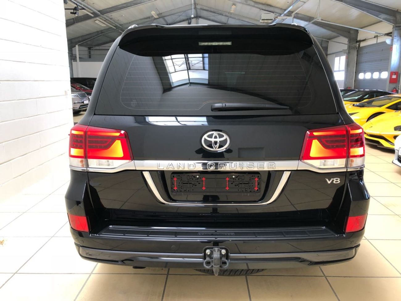 Toyota Land Cruiser 200 4.6 Petrol, 8 Seats, ARMORED B6