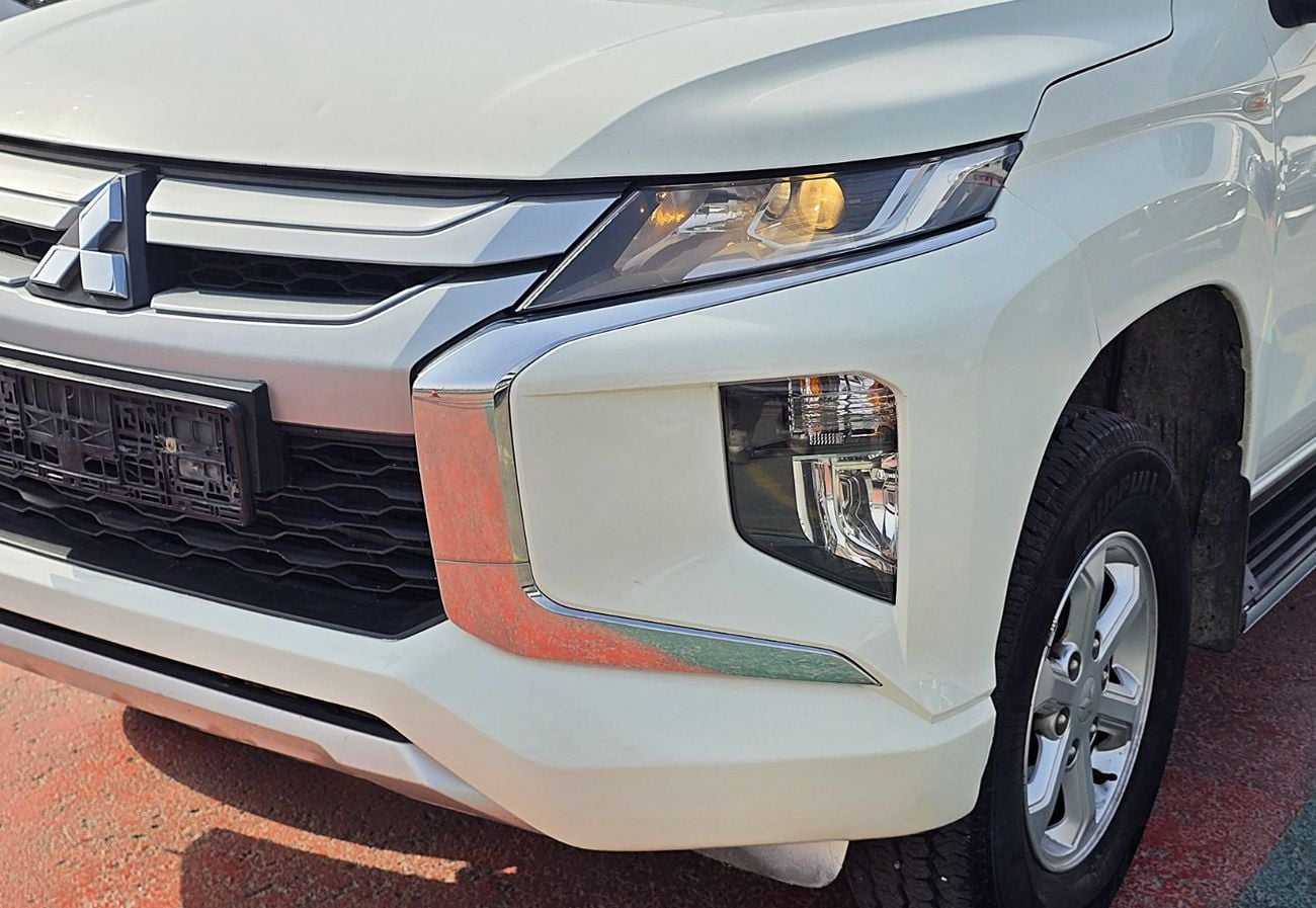 Mitsubishi L200 Used Mitsubishi58 L200 GLX 2.4L Petrol M/T 4*4  GCC White Color  2022 Model