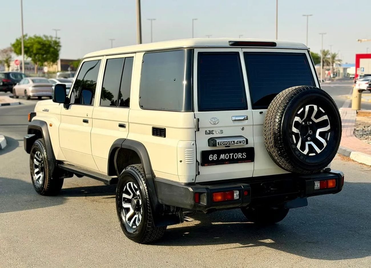 تويوتا لاند كروزر 70 LC76 LX Land Cruiser 76 Lx Hardtop double Cabin in GCC Specs