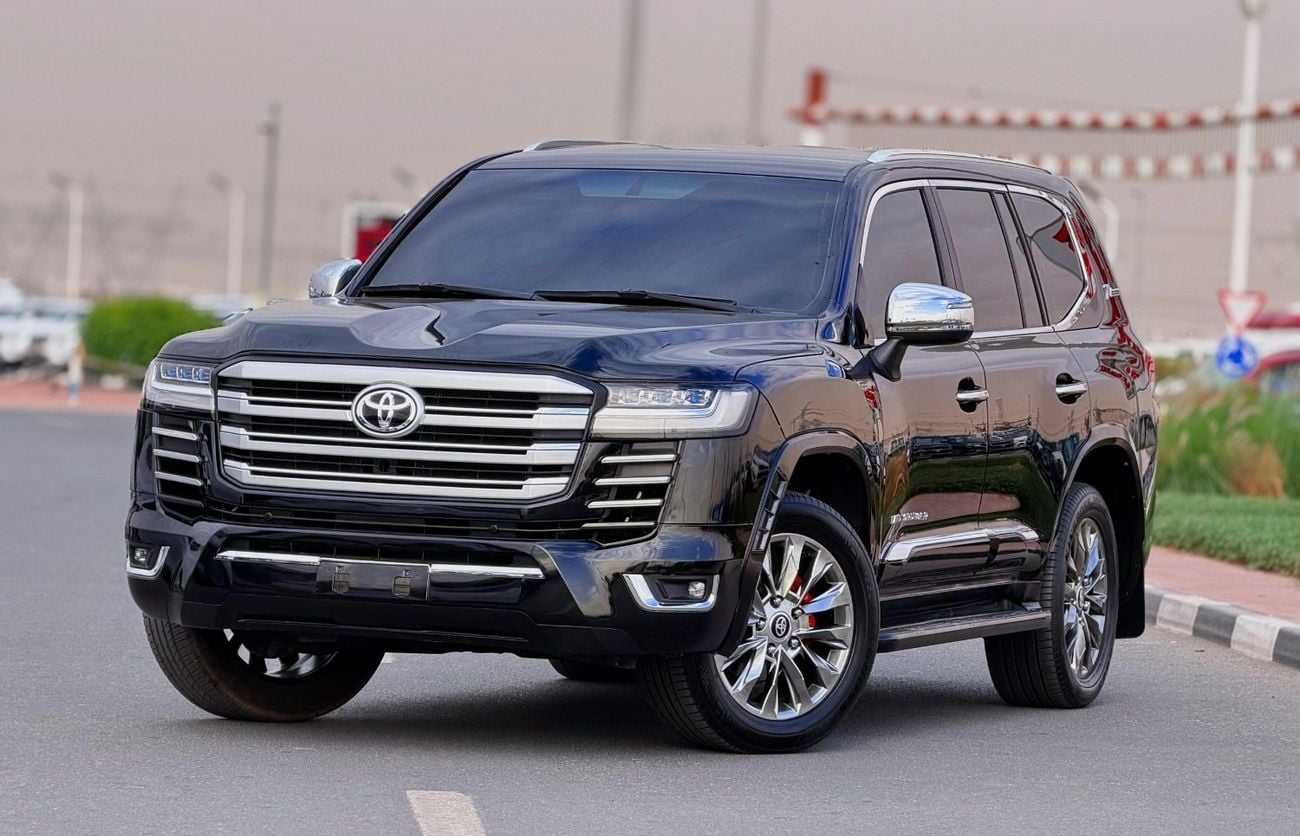 تويوتا لاند كروزر GXR 2019 Model Facelift to LC300 2025 Shape Exterior and Interior Both Car is very Clean and Perfect
