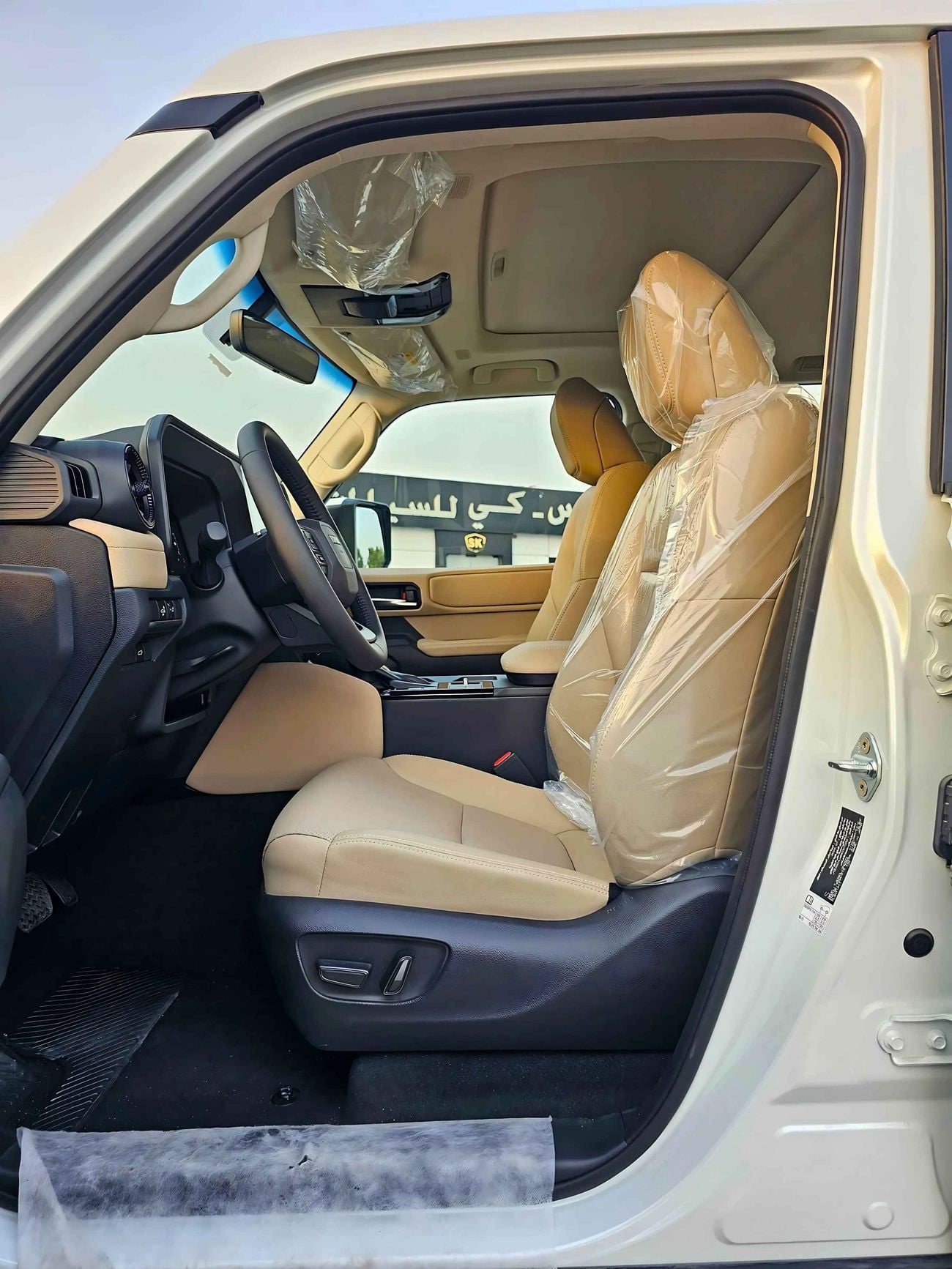 Toyota Prado All Rounder | 2.4l V4 Petrol | Sunroof | Fridge | Leather Seats | Big Dvd | Seats Ventilation