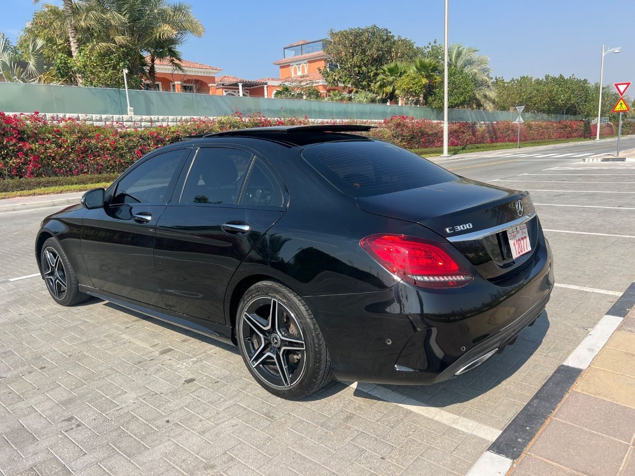 Mercedes-Benz C 300 Premium + 2.0L