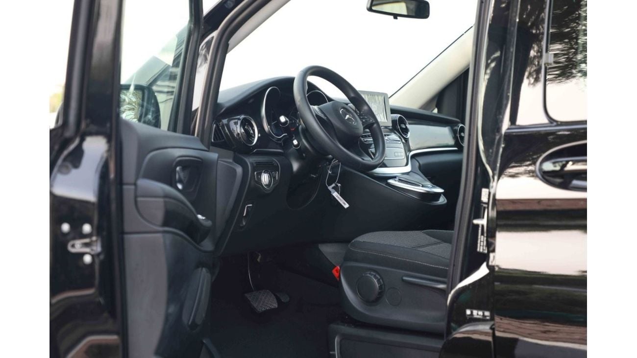 مرسيدس بنز V 250 2024 MBZ V250 2.0 4X2 VCLASS - أسود سبج ME داخل أسود | تصدير فقط