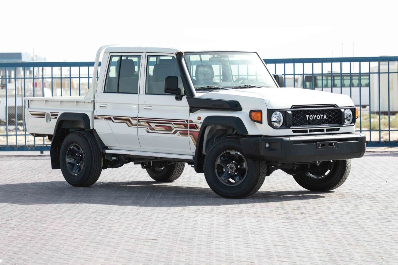 Toyota Land Cruiser Pick Up 2024 Toyota LC79 4X4 Double Cab 4.5 V8 - White inside Beige | Export Only
