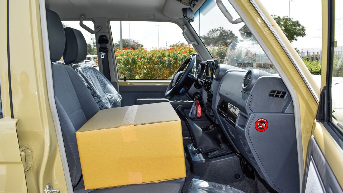 Toyota Land Cruiser 70 ECT0061 - Toyota Land Cruiser Hardtop 5 Doors - 4.0L Petrol Manual - Beige - LX