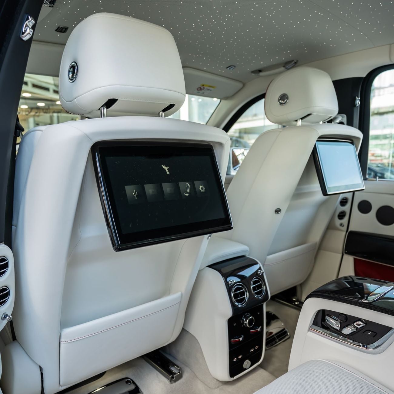 رولز رويس كولينان BLACK BADGE 2025 ROLLS ROYCE CULLINAN ( BRAND NEW )