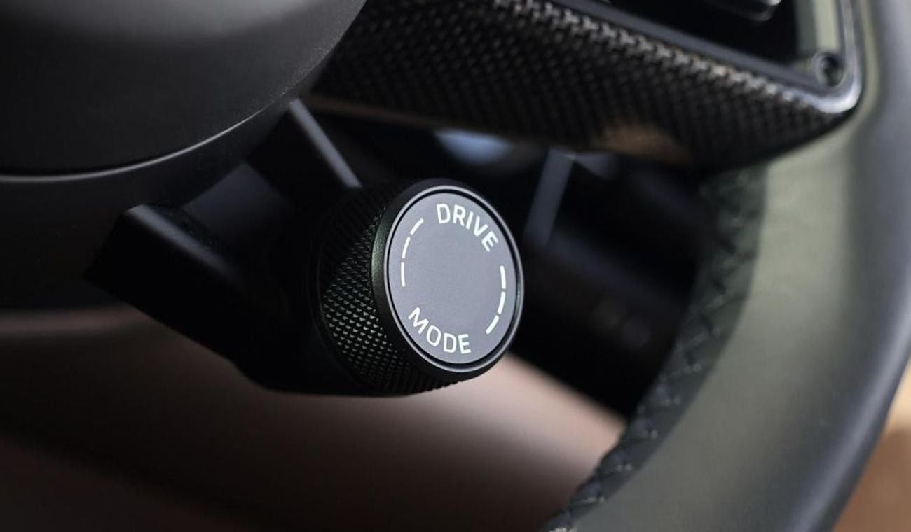 بورش ماكان Electric Estate 470kW Turbo RIGHT HAND DRIVE