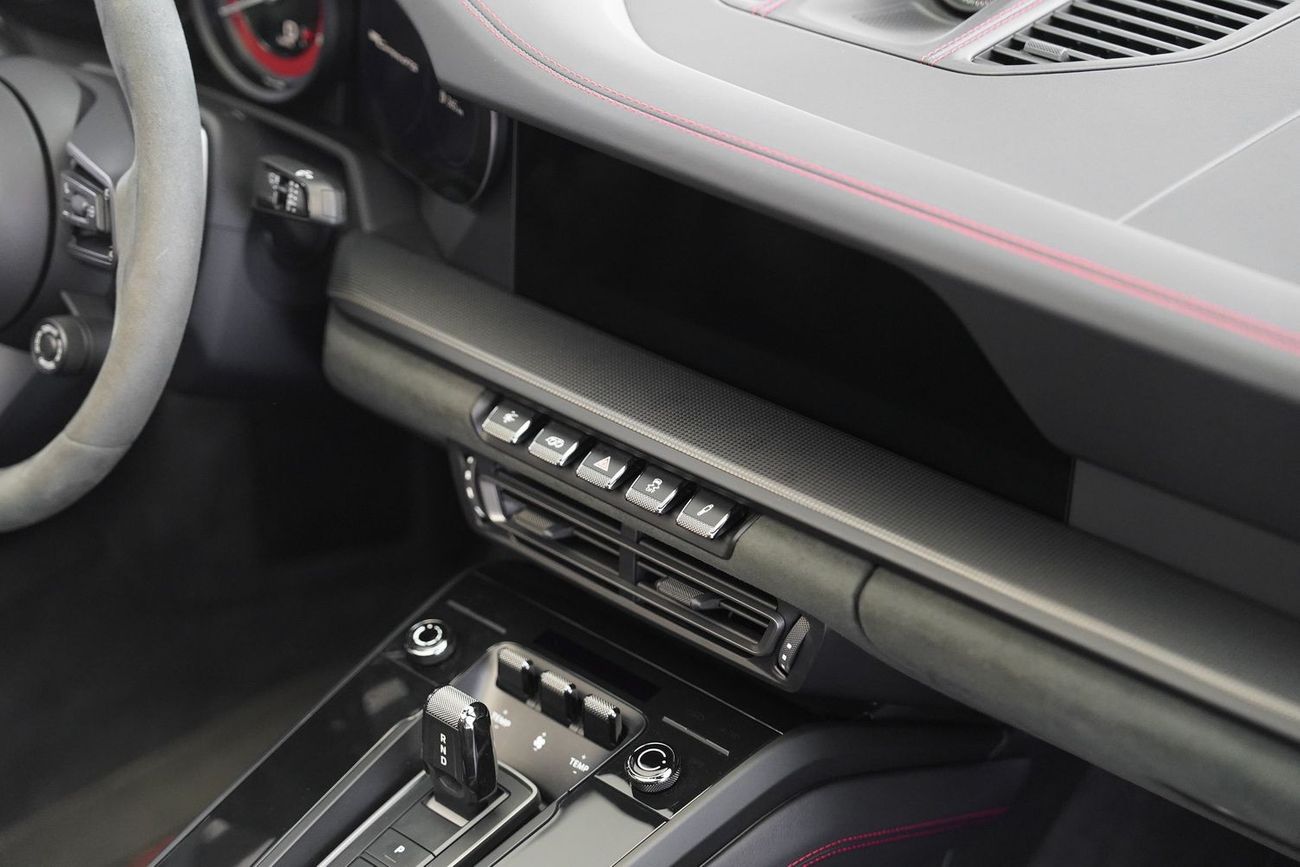 بورش 911 Carrera GTS 3.0L (475 HP) Convertible