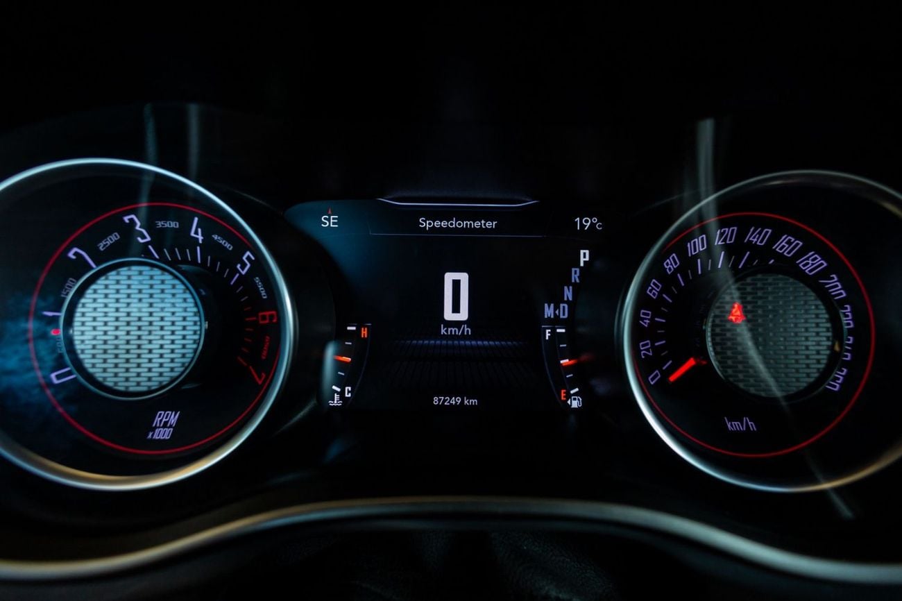 Dodge Challenger R/T 5.7L (370 HP) Dodge Challenger R/T 2021 GCC | Warranty
