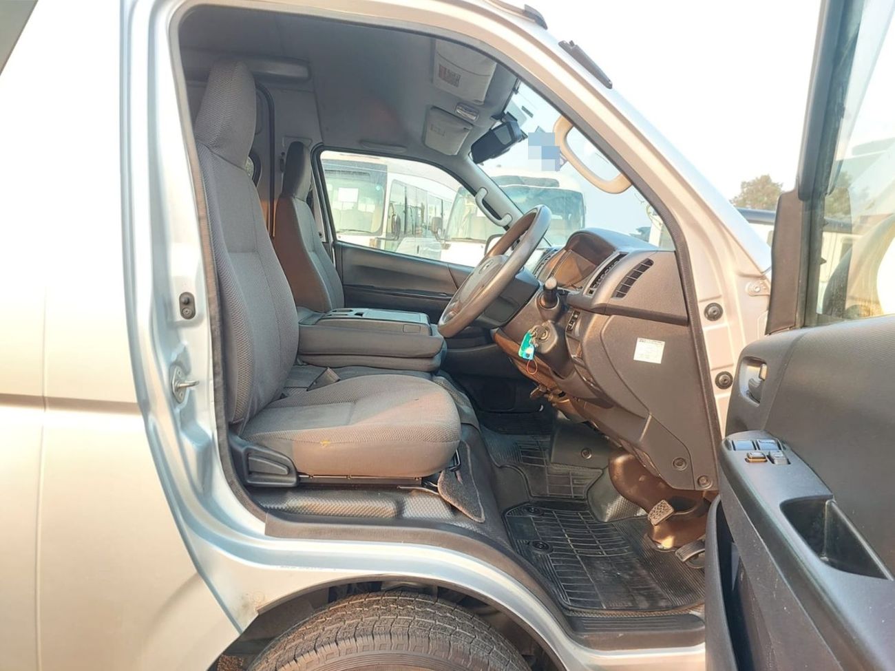 تويوتا هاياس TOYOTA HIACE VAN RHD 2015 MODEL 3.0 L DIESEL AUTOMATIC(PM15202)