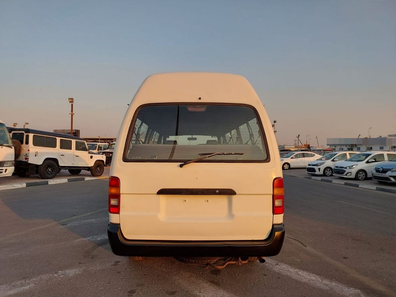 تويوتا هاياس TOYOTA HIACE COMMUTER VAN RHD 2004 MODEL 3.0 L DIESEL MANUAL(PM20757)