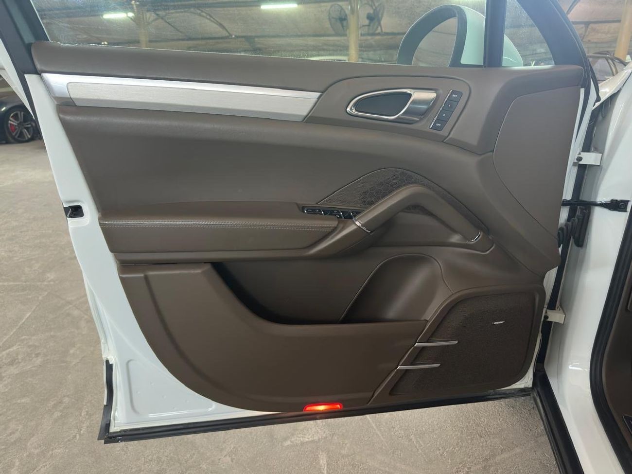 Porsche Cayenne Turbo 4.8L (500 HP) PORSCHE CAYENNE TURBO 2012 4.8L | PANORAMIC ROOF | BOSE SOUND SYSTEM | SPECIAL B