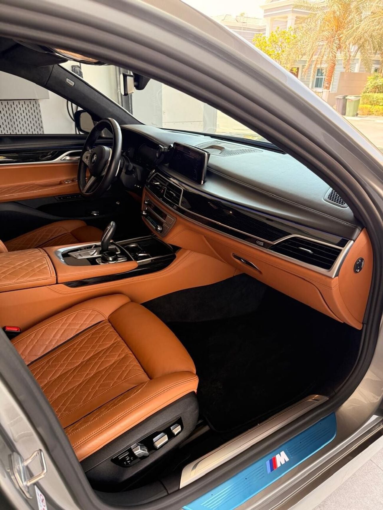 بي أم دبليو 750Li إكس درايف إم سبورت FULL WARRANTY + SERVICE PACKAGE UNTIL Nov'2027