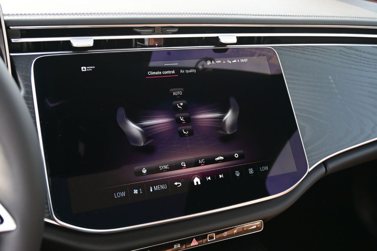 Mercedes-Benz E200 Mercedes-Benz E200 2.0L Turbo + Mild Hybrid Color Black Model2026