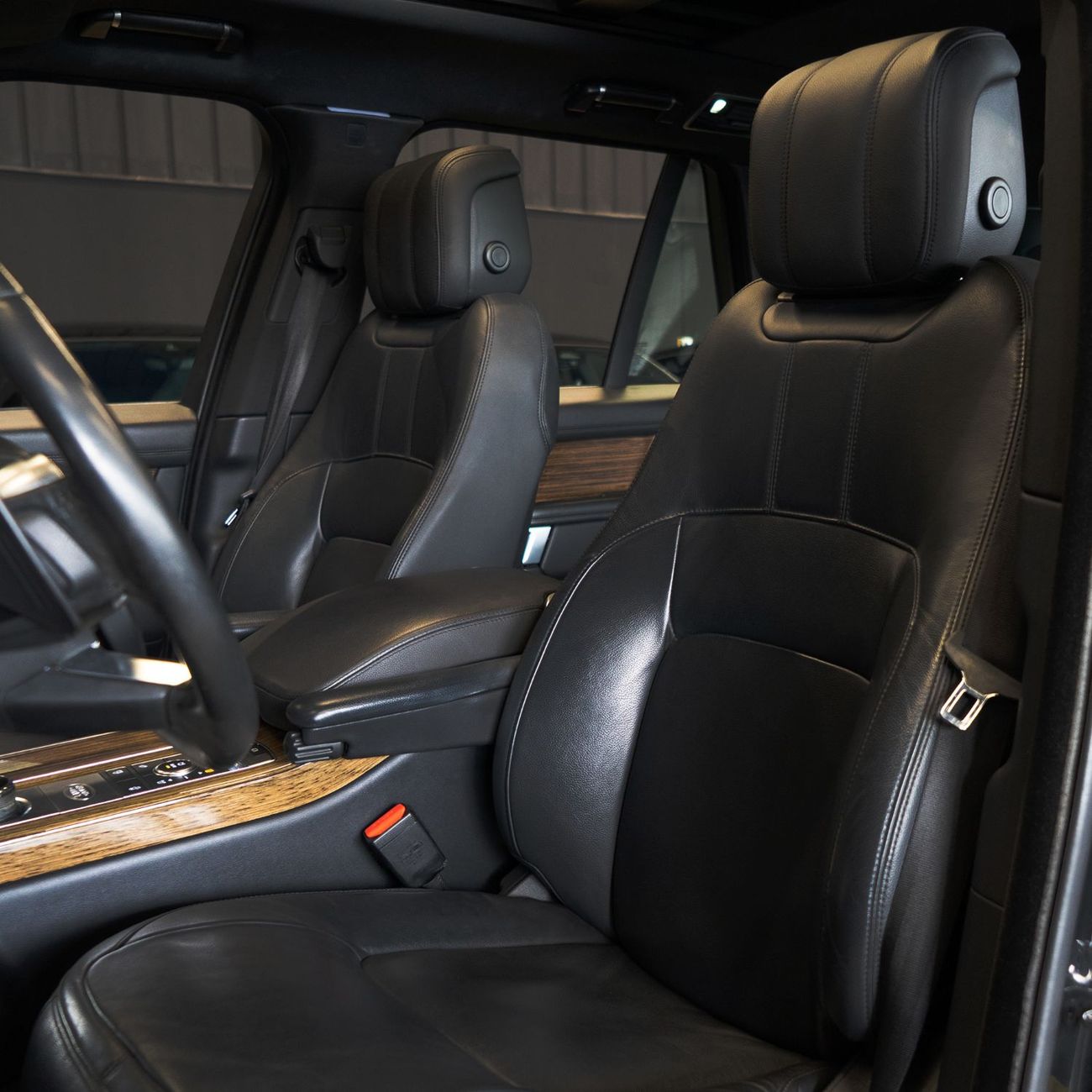 Land Rover Range Rover HSE 3.0L (380 HP) AED 2,394  pm  • 0% Downpayment • Range Rover HSE • 1 Year Warranty