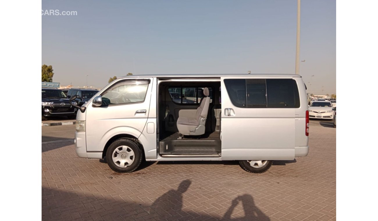 Toyota Hiace TOYOTA HIACE VAN RIGHT HAND DRIVE (PM1650)