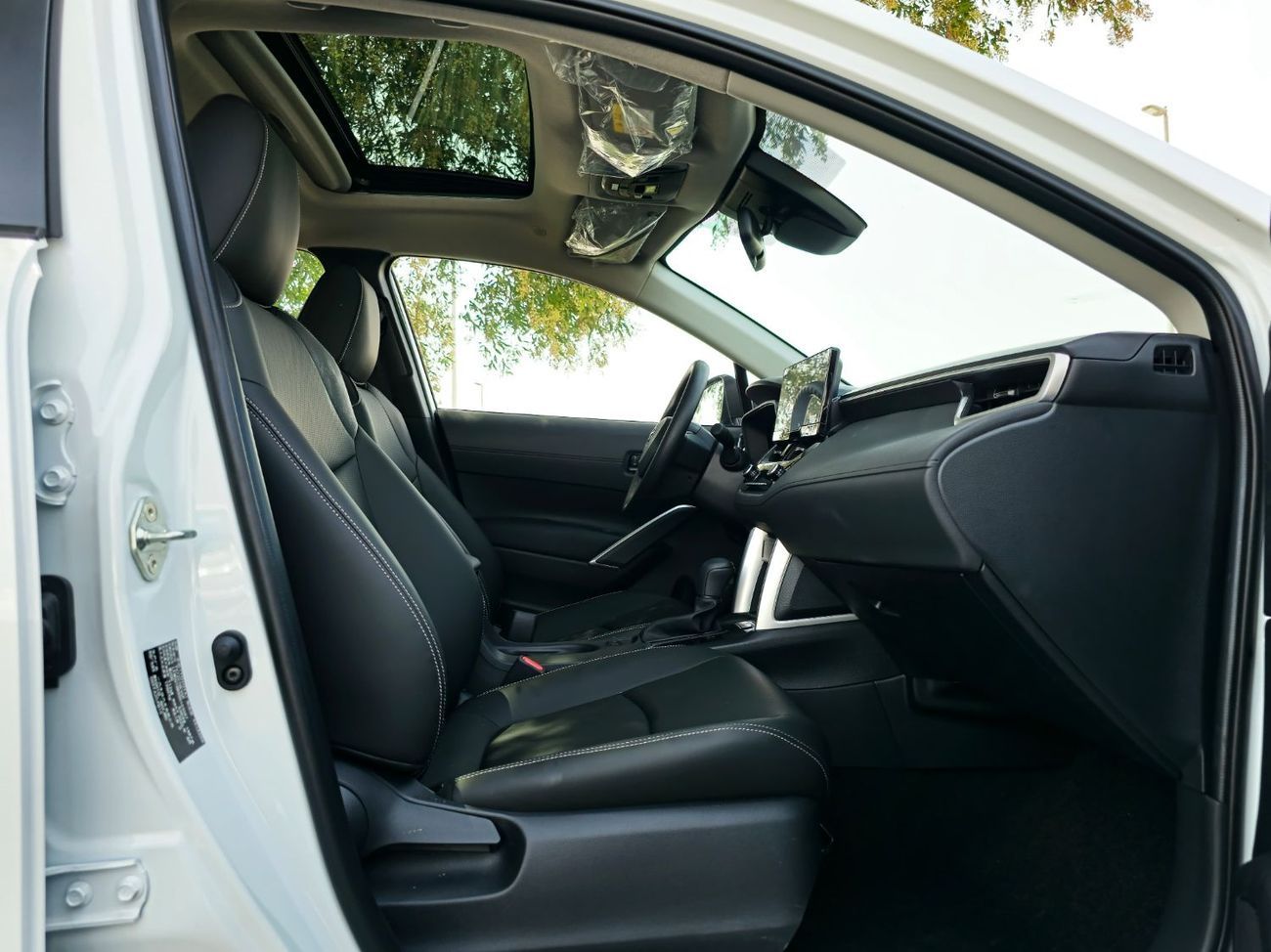 تويوتا كورولا كروس TOYOTA COROLLA CROSS 2.0L ELITE PLUS - FULL - 2025 - WHITE INSIDE BLACK