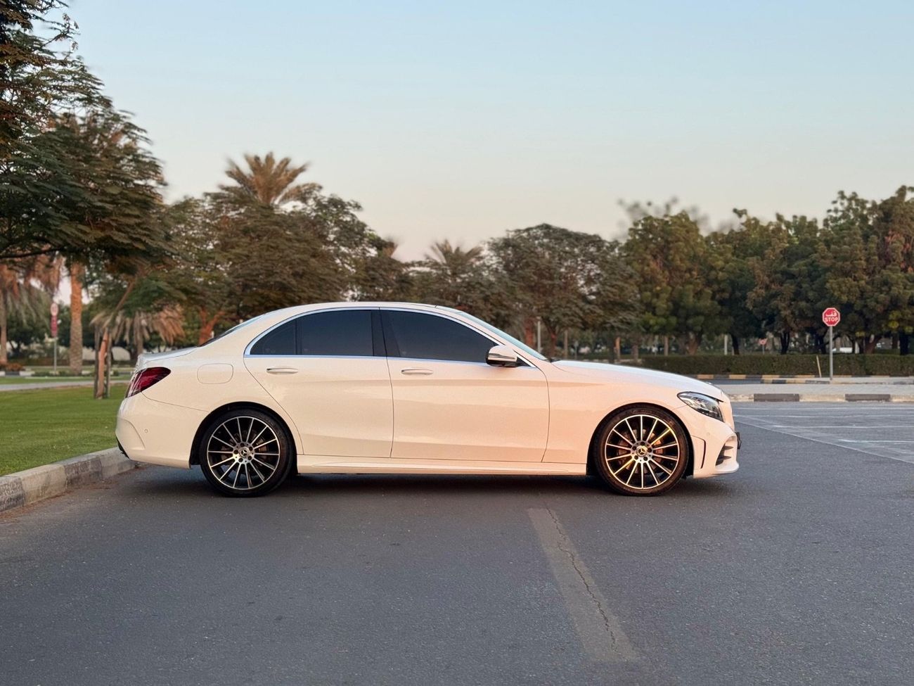 مرسيدس بنز C 200 MERCEDES C200 MODLE 2019 GCC SPACE FULL OPTION 360 CAMERA