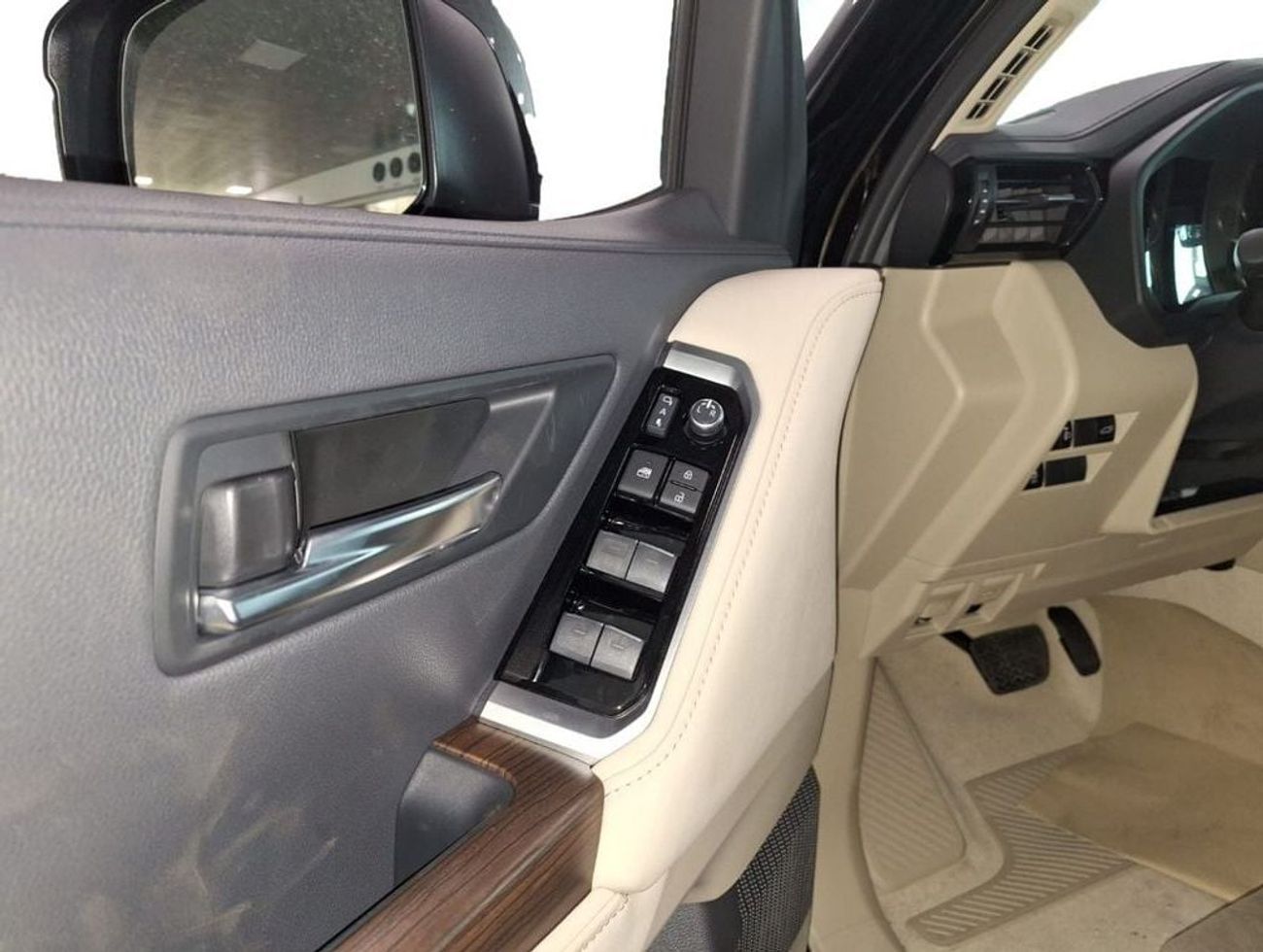تويوتا لاند كروزر GXR AX STD V6 4.0L PETROL A/T