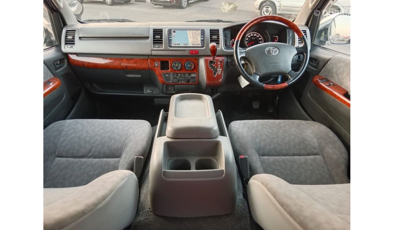 تويوتا هاياس TOYOTA HIACE VAN RIGHT HAND DRVIE (PM1429)