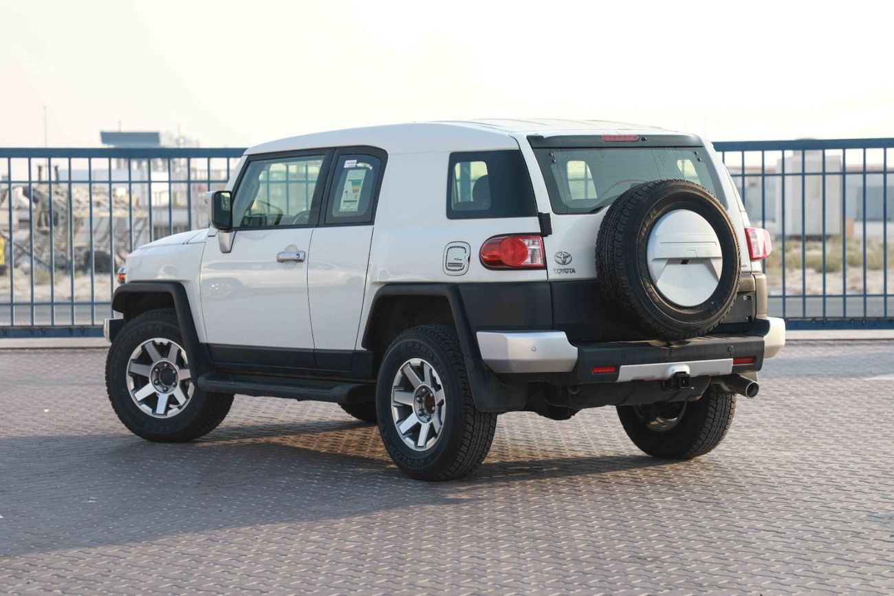 Toyota FJ Cruiser 2023 Toyota FJ Cruiser 4.0 W/0 JBL - White inside Grey | Export Only