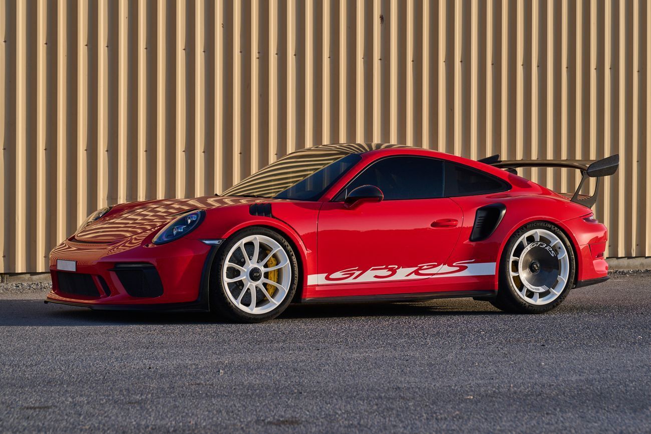 بورش 911 بورشه GT3 RS - Weissach  بورشه 911 GT3 RS مميزة جدًا مع الحزمة النادرة والمطلوبة "Weissach". في الجي