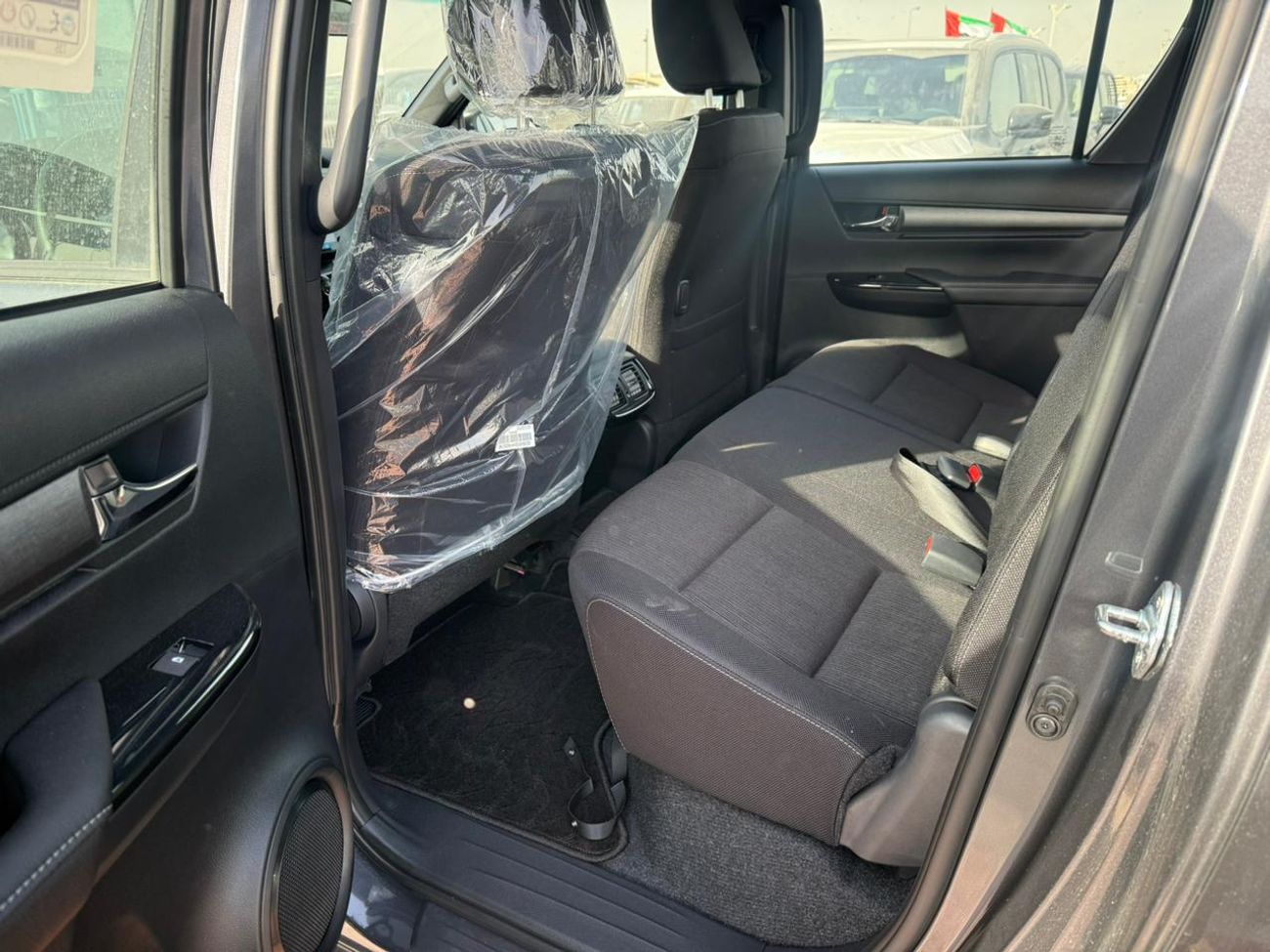 تويوتا هيلوكس with compressor, wireless charger, trunk shutter