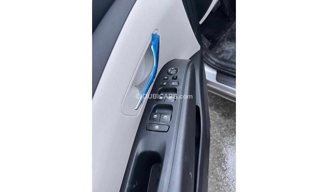 Hyundai Tucson 1.6 L , Turbo , hybrid, electric seat , push start , gear mouse