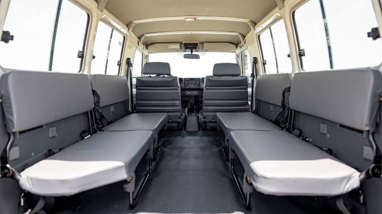 Toyota Land Cruiser 70 2.8 AT