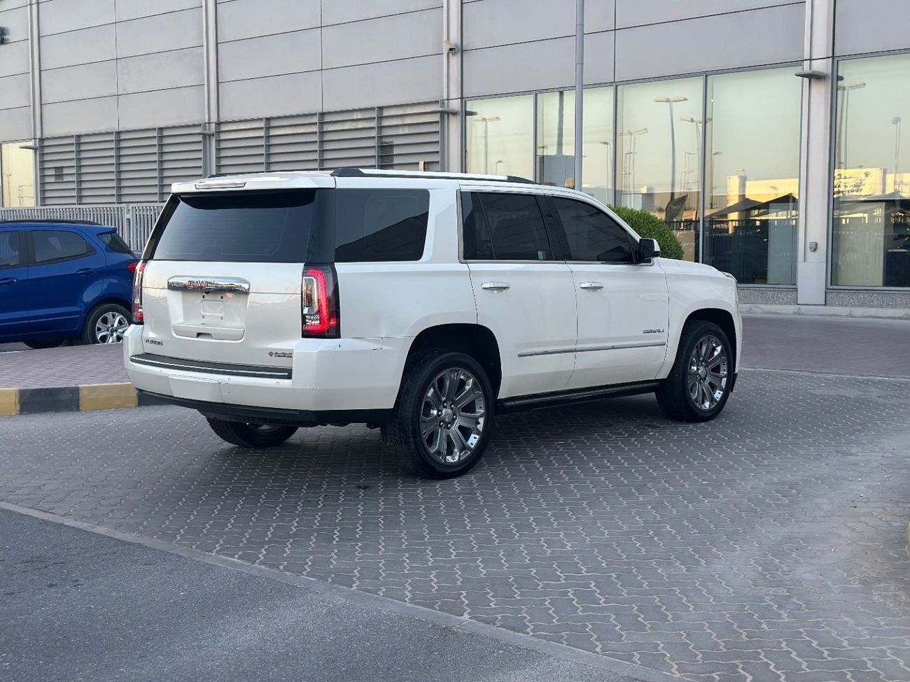 GMC Yukon Denali 6.2L (8 Seater)
