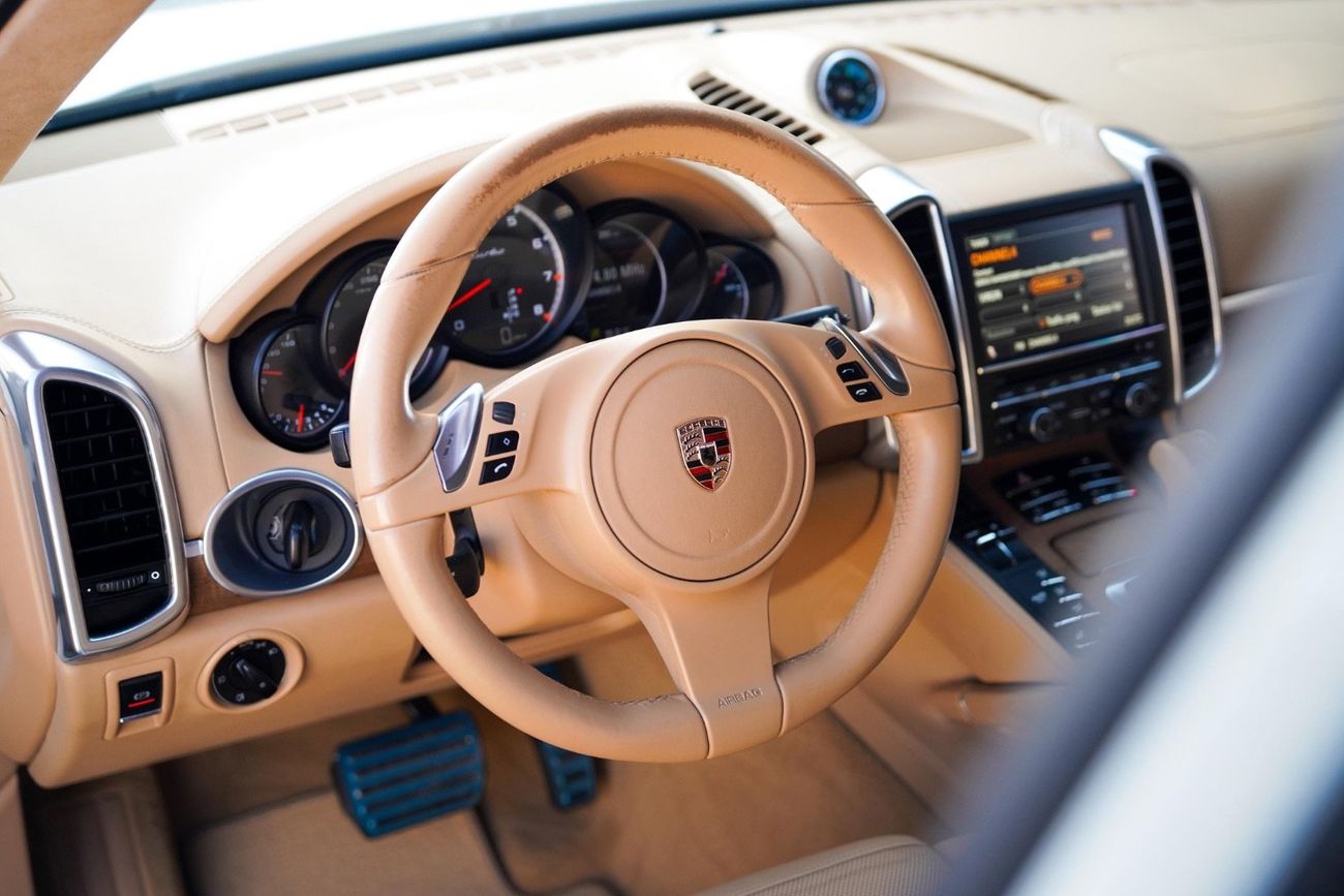 Porsche Cayenne Turbo 4.8L (500 HP)