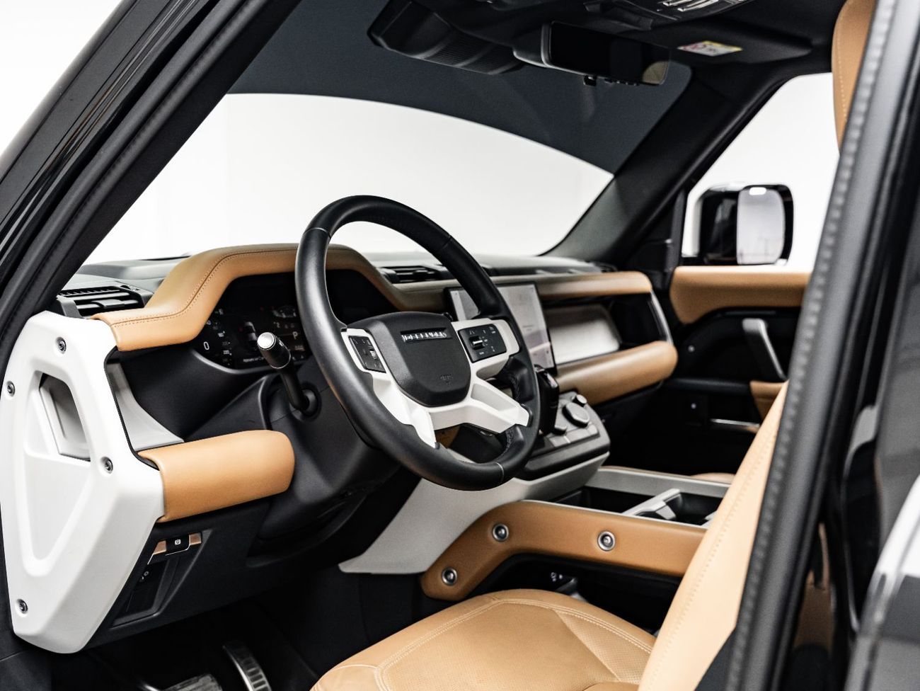 Land Rover Defender P400 110 X-Dynamic HSE 3.0L (5 Seater) 2025 Land Rover Defender 110 P400 HSE X-Dynamic, 2029 Land Ro