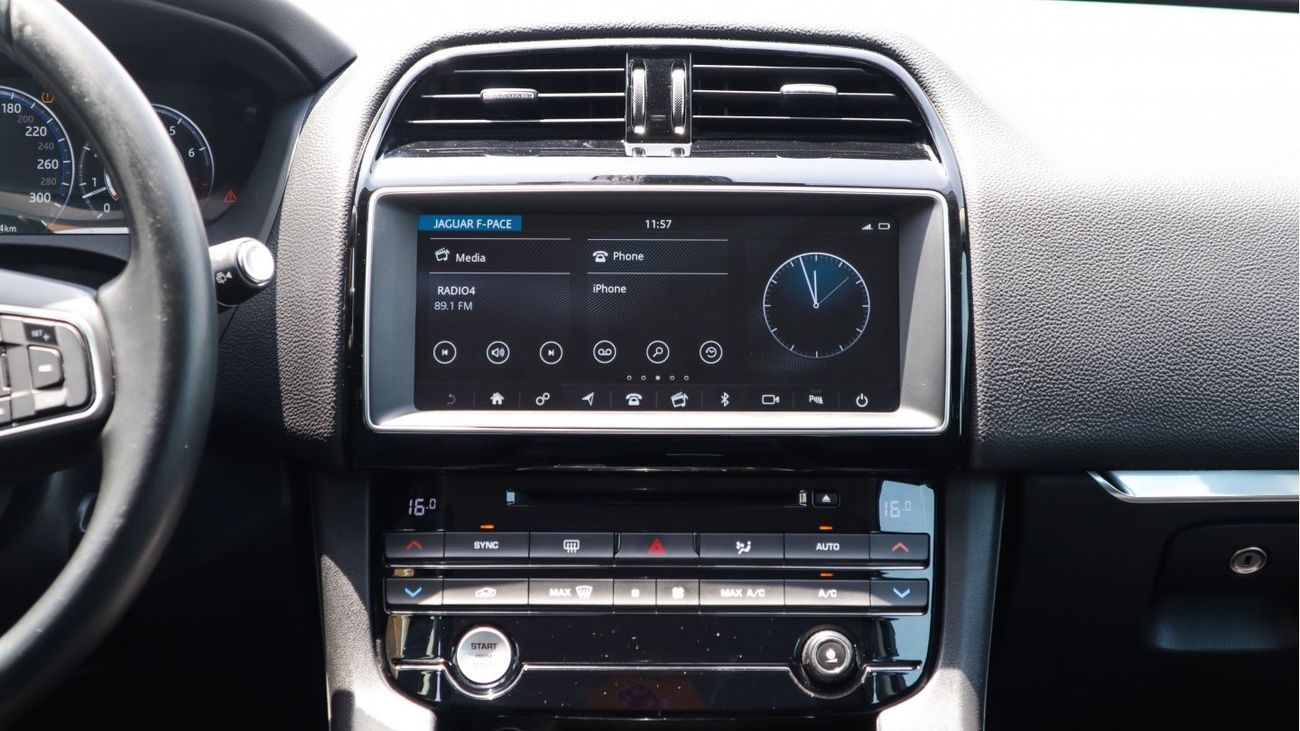 جاكوار F بيس