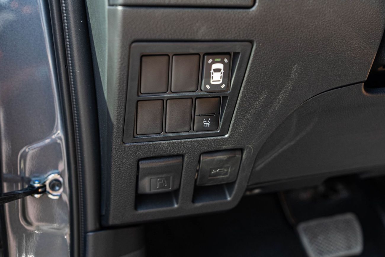 تويوتا فورتونر 2025 Toyota Fortuner 2.7 - Grey Mettalic Inside Chamois | Export Only