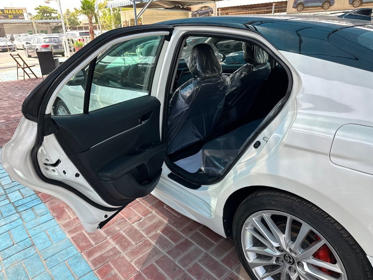 Toyota Camry Solara Toyota Camry xse trim 2020 with 2.5 engine in perfect condition, air tanks all in place, minimal dam