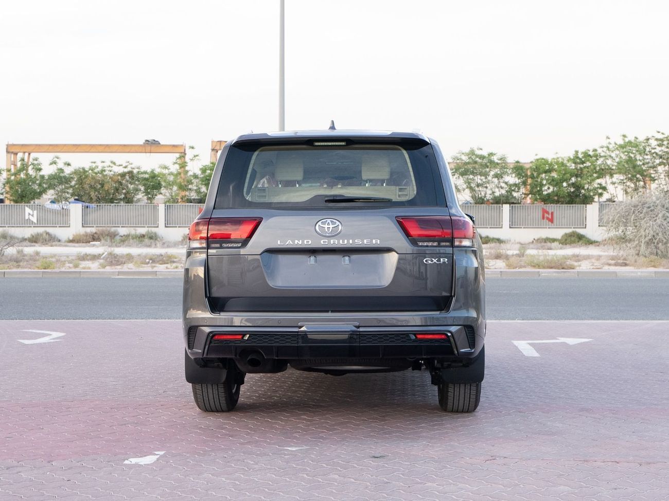 تويوتا لاند كروزر 2025 Toyota LC300 GXR S 3.5L - Grey Mettalic Inside Beige | Export Only