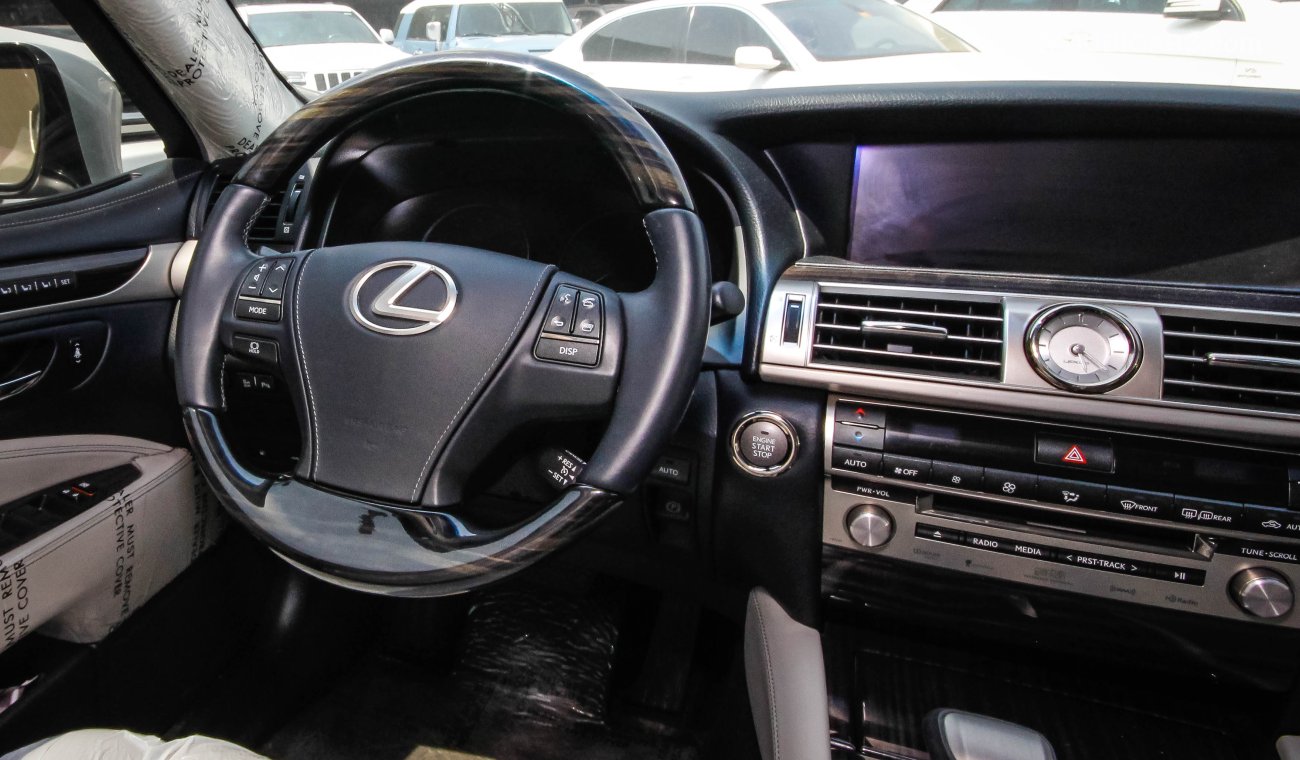 Lexus LS460