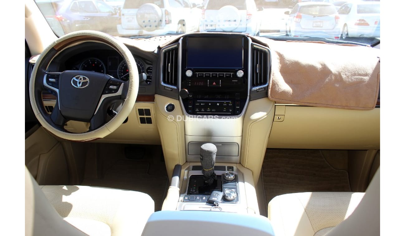 Toyota Land Cruiser (2017) GXR V8 5.7, GCC