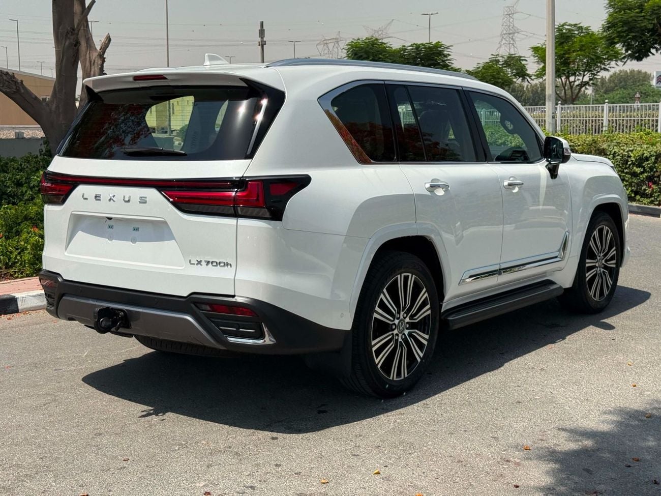 لكزس LX 700h SIGNATURE SIGNATURE