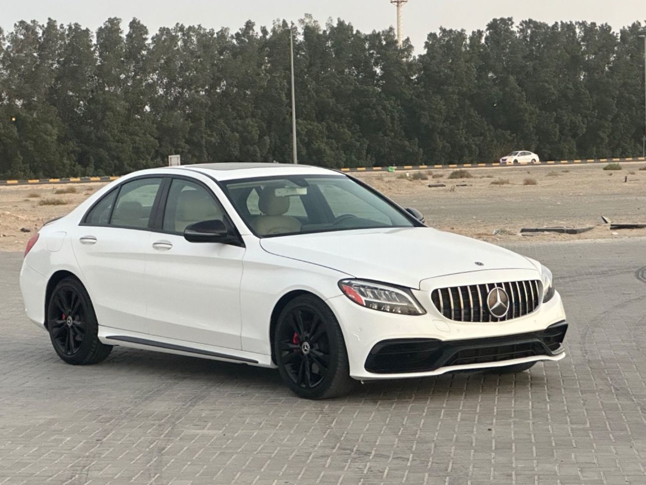 مرسيدس بنز C 300 AMG Pack 2.0L