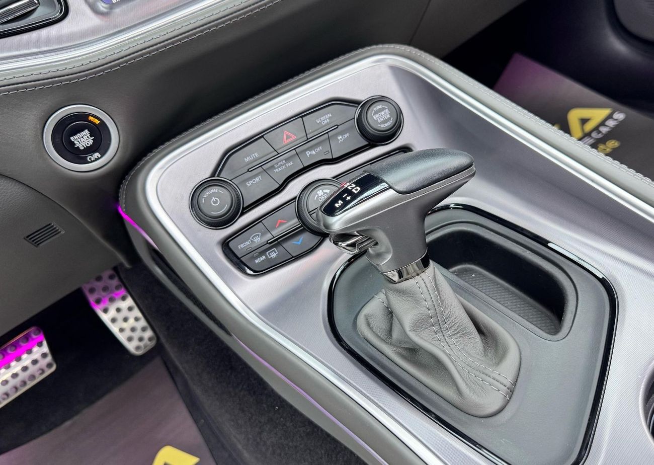 Dodge Challenger R/T Plus 5.7L (375 HP) 2019 Dodge Challenger R/T Plus Hemi, Warranty, Full Dodge Service History, Lo