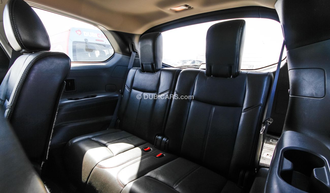 Nissan Pathfinder SV 4WD