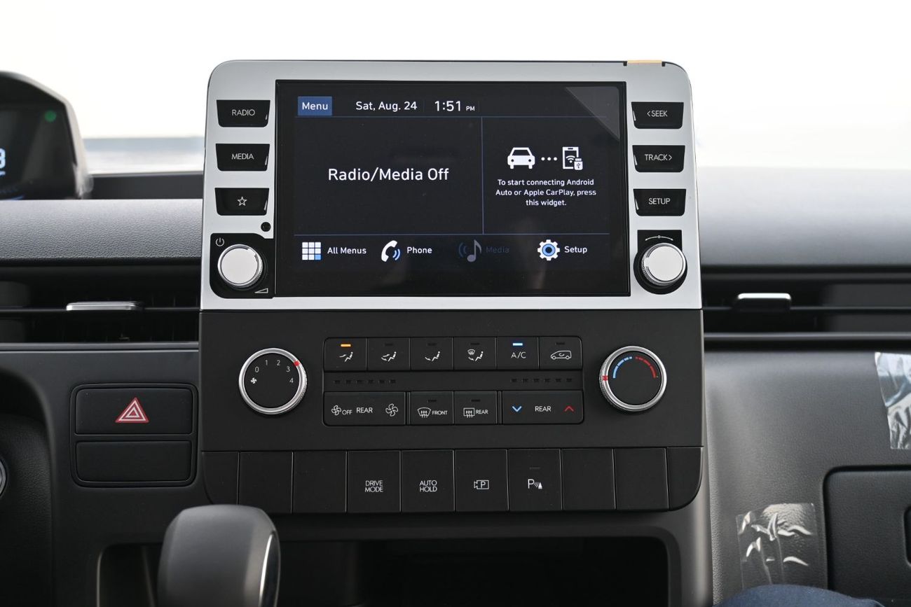 Hyundai Staria Hyundai Staria 3.5L Petrol, Van 9 Seats, Color White, Model 2024