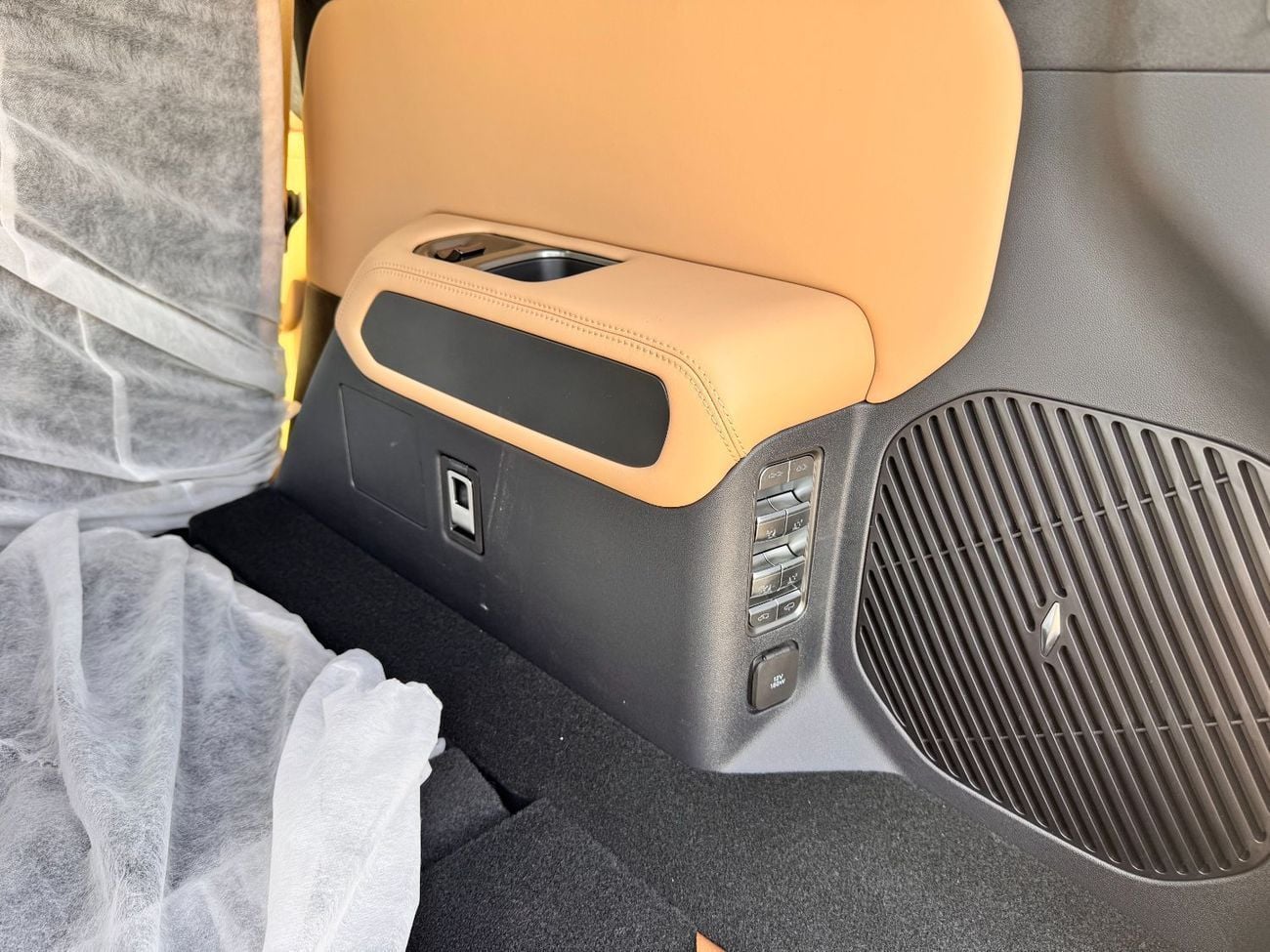 BYD Leopard 8 DELUX (NGCC) Smart and Brave Flagship Edition (7 Seats) BYD Leopard 8 Smart and Brave Flagship Editi