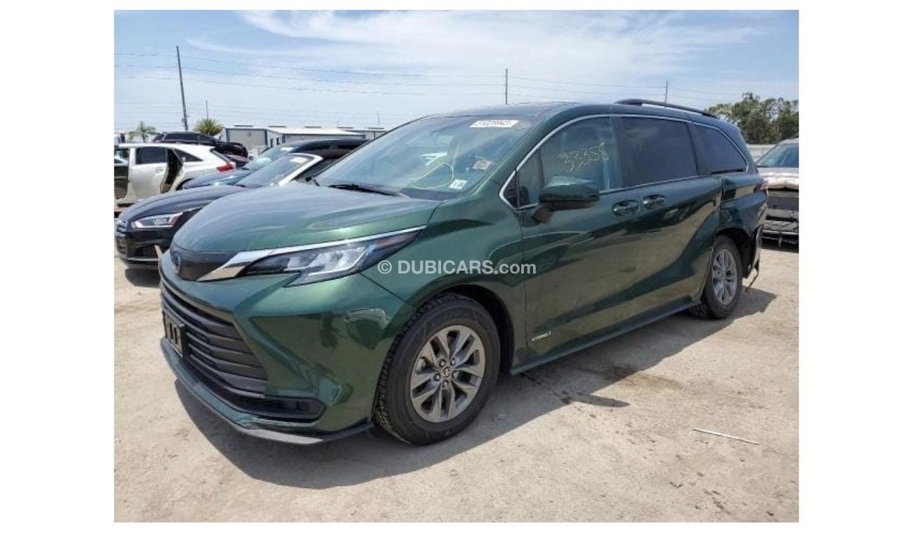 Toyota Sienna 2021 Toyota Sienna LE 2.5L V4 Hybrid Engine /