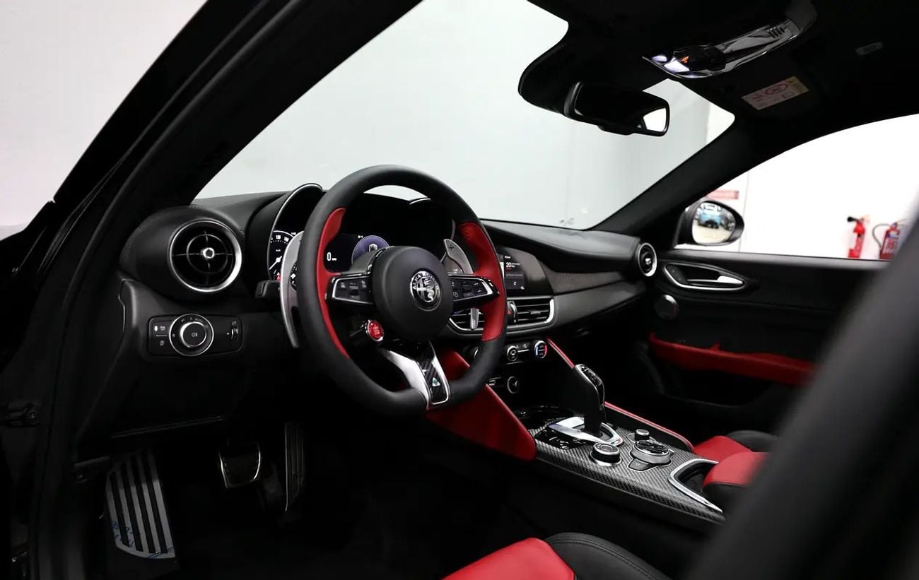 ألفا روميو جوليا Alfa Romeo Giulia Quadrifoglio | GCC Specs | Brand New Luxury SUV
