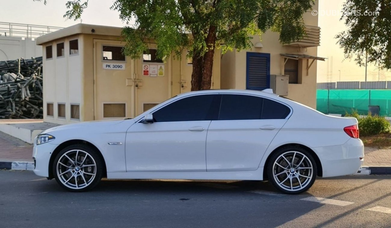 بي أم دبليو 535 i Modern Line  2014 - Rare High Spec Car - Agency Serviced